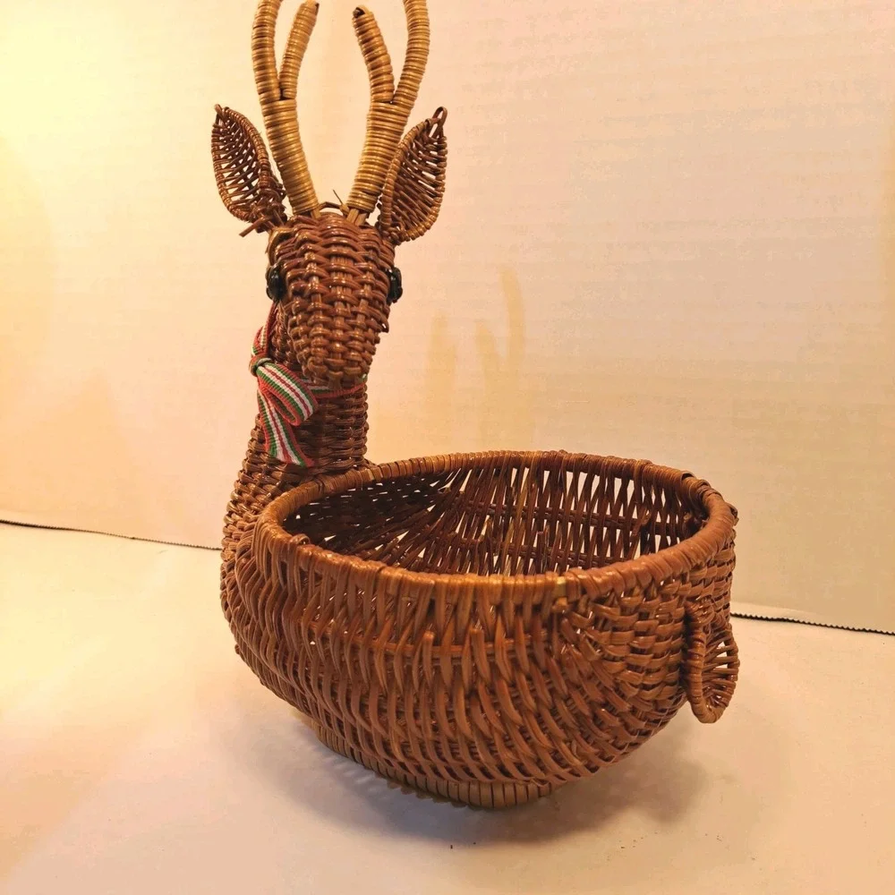 Avon Gift Collection Wicker Menagerie Reindeer New in Box! Vintage